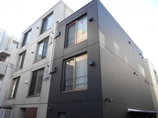 【外観】 | 鉄筋コンクリート造のがっちりとした建物。