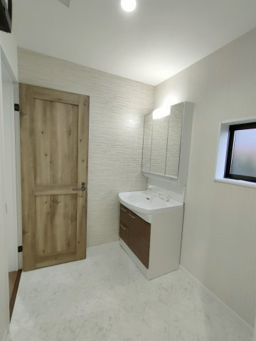 金比羅町中古住宅の独立洗面台