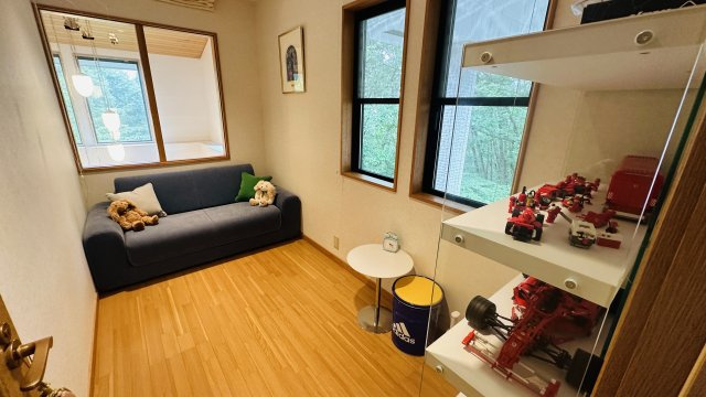 南軽井沢 八風の郷 高台に建つ中古戸建の洋室