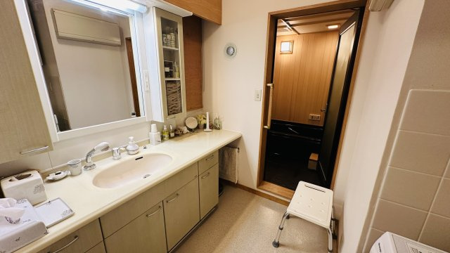 南軽井沢 八風の郷 高台に建つ中古戸建の洗面所