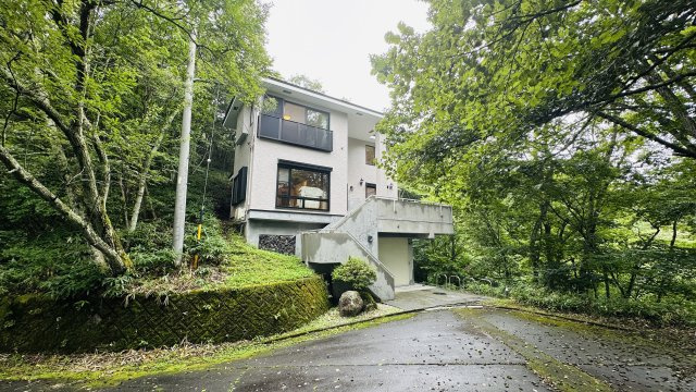 南軽井沢 八風の郷 高台に建つ中古戸建