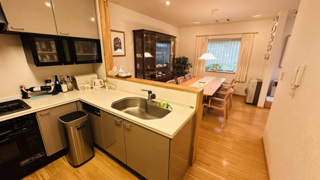 南軽井沢 八風の郷 高台に建つ中古戸建のキッチン