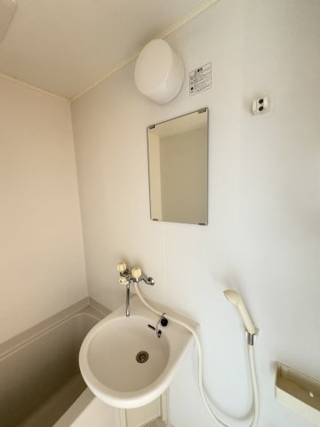 ホワイトセゾン宮久保の洗面所