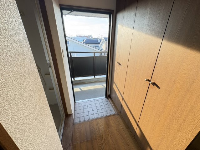 ホワイトセゾン宮久保の玄関