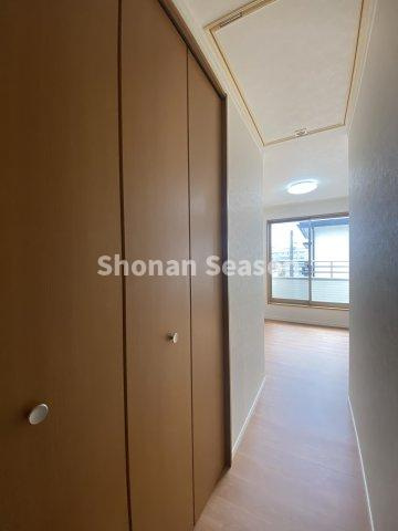 【収納】 | 廊下にもクローゼットを備えた収納に困らないお住まいでございます♪