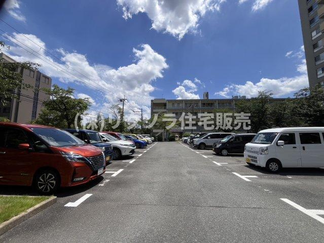 くずはセンチュリータウン3番館の駐車場|■物件内覧・資金計画相談・住宅ローン相談、リフォーム相談、お問合せ受付中■
※当日・翌日のご内覧、ご相談はお電話でのお問合せがスムーズです！