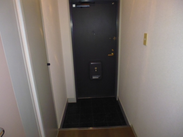 歌敷山ハイツの玄関