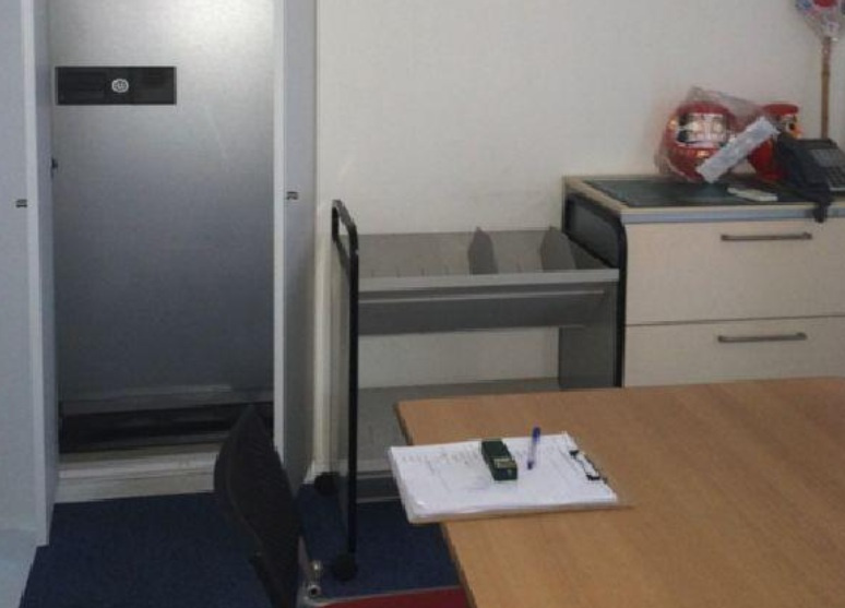 足立区梅島２丁目の倉庫の内装