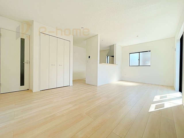 牛久市柏田町第2　新築戸建て　1号棟の外観|広くて明るいＬＤＫ♪ ゆったりくつろげるリビングスペースで、ご家族皆様の笑顔が溢れます。