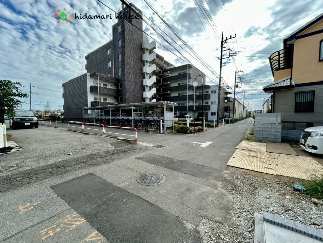 上尾市上尾下4期　新築戸建　ハートフルタウンAの前面道路含む現地写真