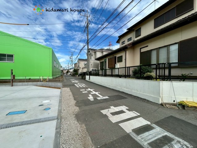 上尾市上尾下4期　新築戸建　ハートフルタウンAの前面道路含む現地写真