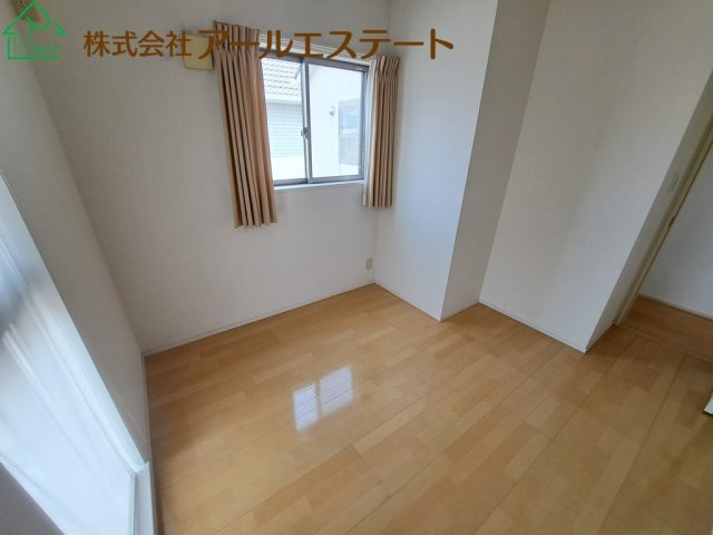 加古川市平岡町一色西１丁目　　中古戸建の洋室