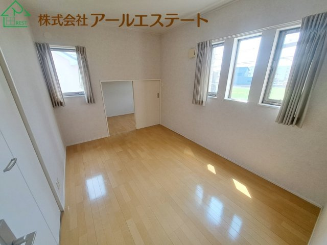 加古川市平岡町一色西１丁目　　中古戸建の寝室