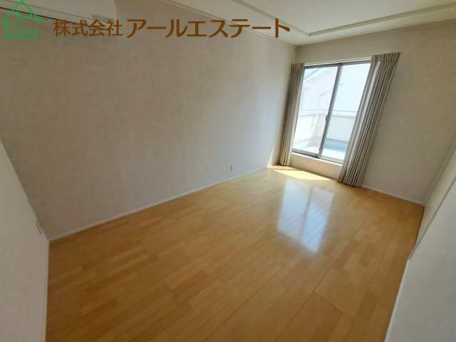 加古川市平岡町一色西１丁目　　中古戸建の洋室
