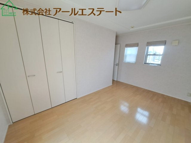 加古川市平岡町一色西１丁目　　中古戸建の洋室