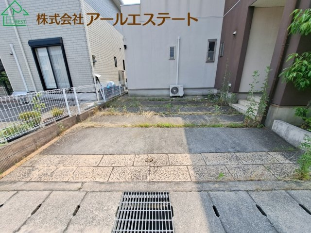 加古川市平岡町一色西１丁目　　中古戸建の駐車場