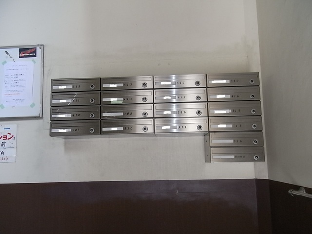 買出人センターマンションのエントランス