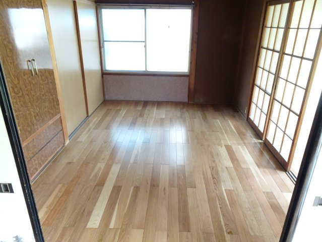 大垣市赤坂戸建の洋室