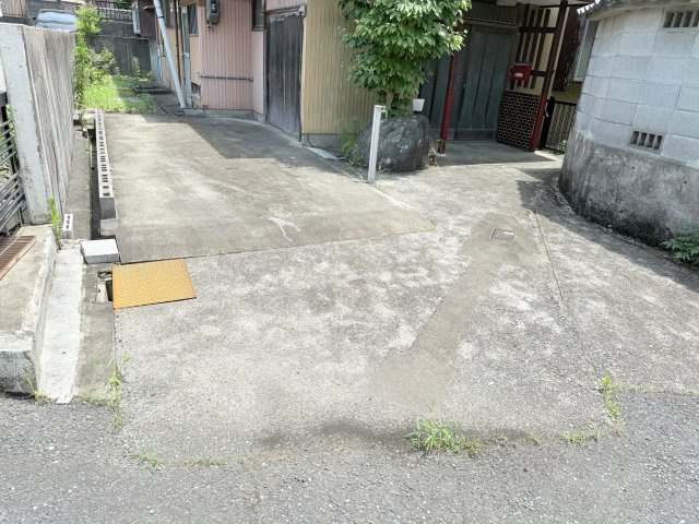 大垣市赤坂戸建の駐車場