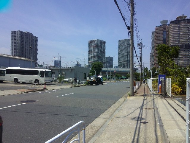 江東区東雲２丁目の倉庫の周辺