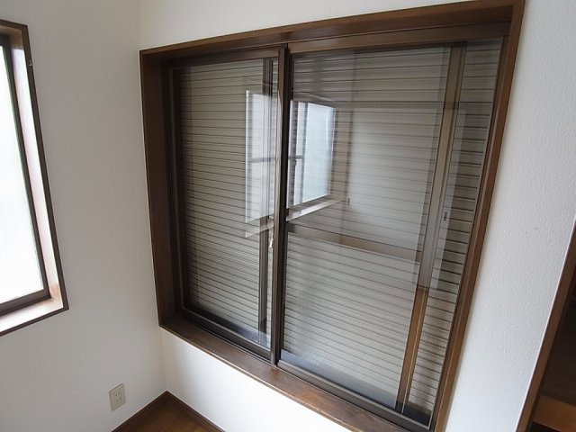 西山町4丁目貸家のセキュリティ|防犯になる雨戸も各部屋に完備