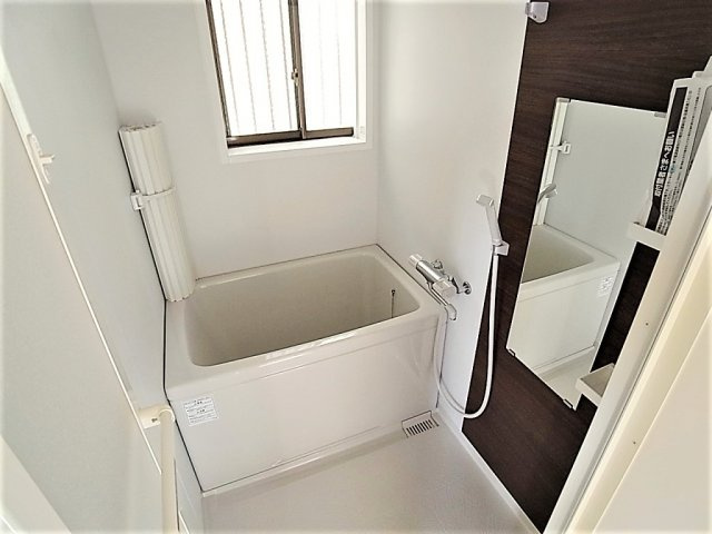 西山町4丁目貸家の浴室|綺麗なバスルーム、浴室入れ替え済です