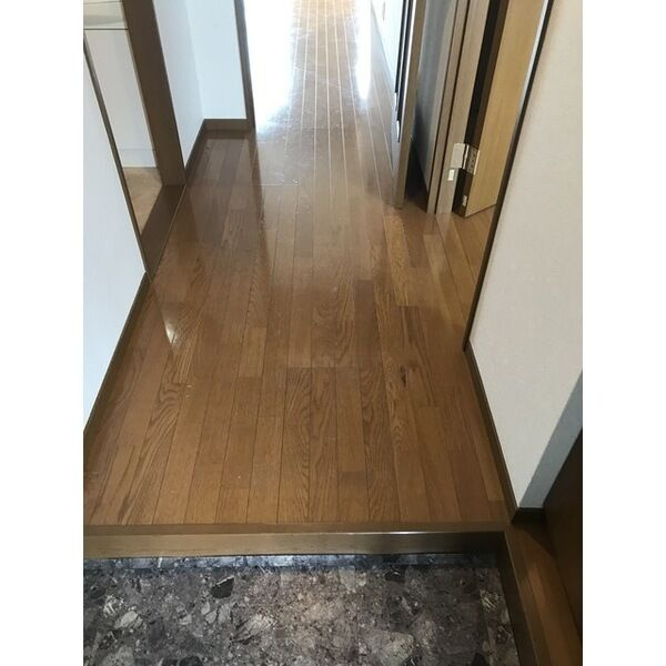 グリースシャトー桃山台の玄関