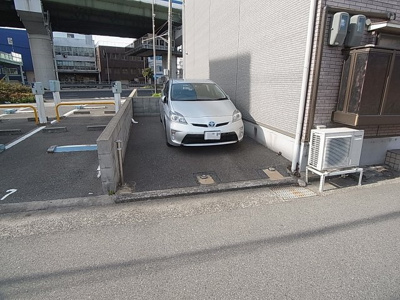 【駐車場】 | 東尻池３丁目貸家 | 敷地内の平面駐車場が1台無料