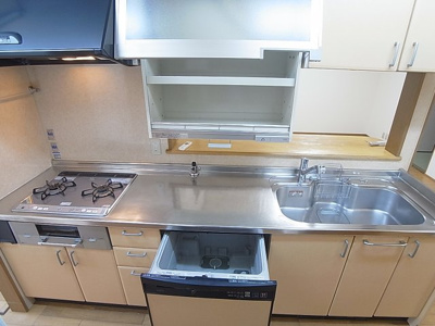 【キッチン】 | 東尻池３丁目貸家 | システムキッチン、2口コンロ、電動吊戸棚付き