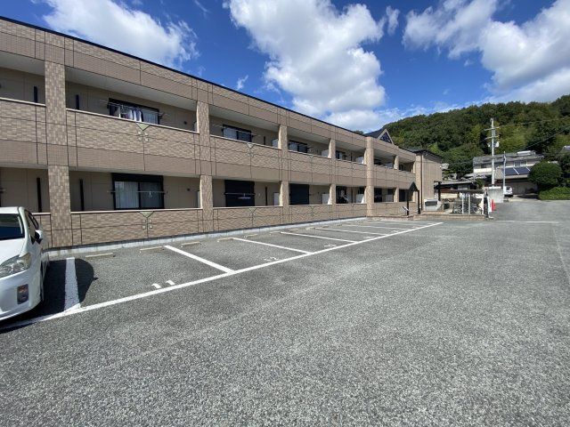 グランディール　ステージの駐車場