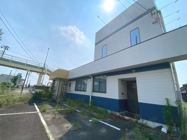 赤松町新屋敷貸店舗の外観