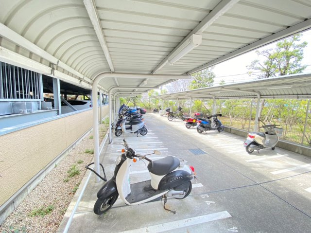 グランドメゾン伊丹池尻リテラシティの駐車場|バイク置場