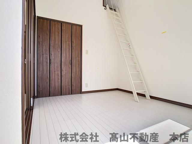 宗像市緑町のアパートの居間・リビング