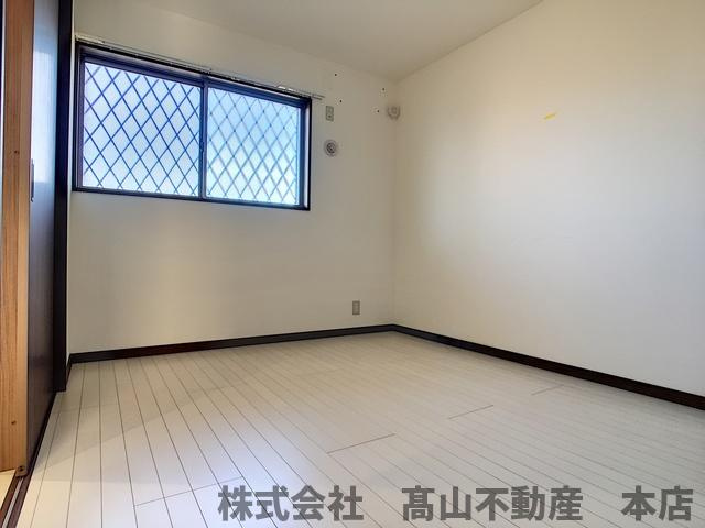 宗像市緑町のアパートの居間・リビング