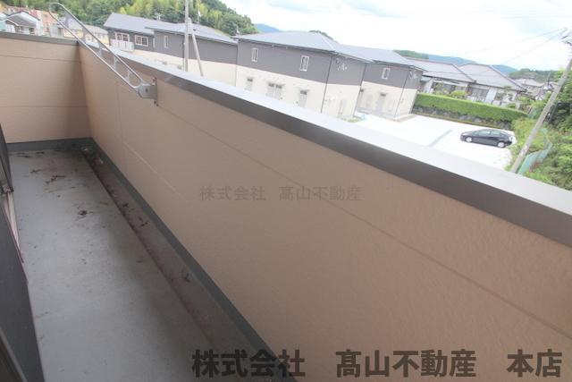 宗像市緑町のアパートのバルコニー