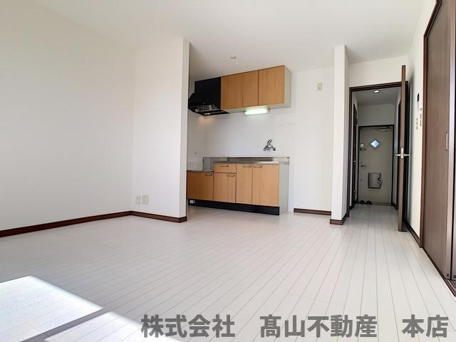 宗像市緑町のアパートの居間・リビング