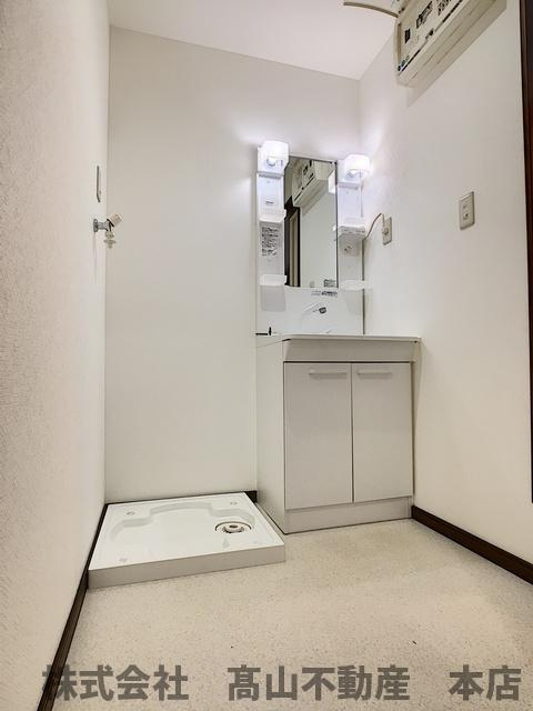 宗像市緑町のアパートの洗面所