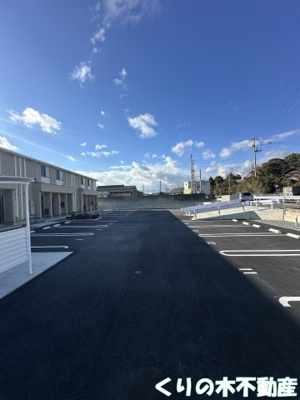 【駐車場】 | スターテラスひうち | 駐車スペースもあります