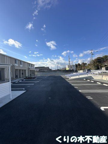 【駐車場】 | スターテラスひうち | 駐車スペースもあります