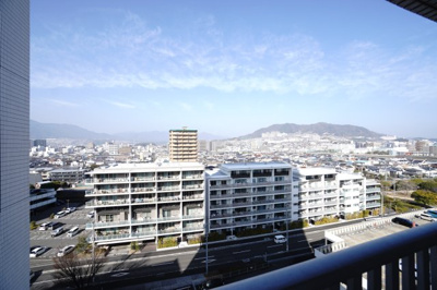 【展望】 | 【上質リノベ】アーバンビュー渚ガーデン・タワーヴィレッジ2番館 | 【四季を感じる】
四季の移ろい・爽やかな青空や風を感じられ
自然を愉しめるパノラマビュー。
毎日の暮らしに余裕を感じさせてくれる、
遮る物の無い開放的な眺望を是非、ご堪能ください。