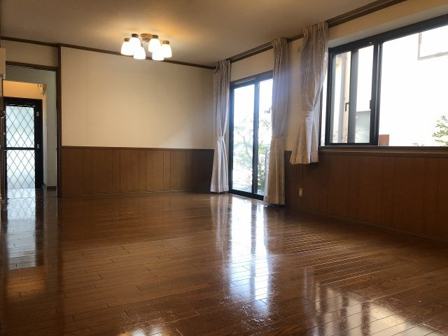 尾山台２丁目売家の居間・リビング
