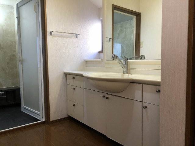 尾山台２丁目売家の独立洗面台