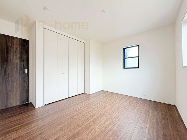 第1常総市向石下　新築戸建て　1号棟の洋室|どんな部屋家具も合わせやすいシンプルな洋室！
たっぷりの日差しと心地よい風が舞い込む住まい♪