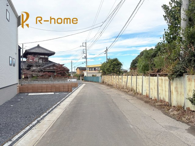 第1常総市向石下　新築戸建て　1号棟の前面道路含む現地写真|堂々！建物完成♪実際のお部屋をご見学可能です♪
ご見学が一番の資料！お気軽にお問い合わせ下さい♪
