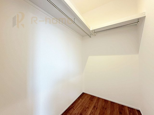 第1常総市向石下　新築戸建て　1号棟の収納|人気のウォークインクローゼット！アウター類はもちろん、季節ものや寝具も収納できます！