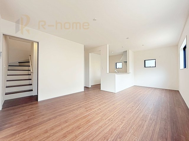 第1常総市向石下　新築戸建て　1号棟の居間・リビング|広くて明るいＬＤＫ♪ ゆったりくつろげるリビングスペースで、ご家族皆様の笑顔が溢れます。