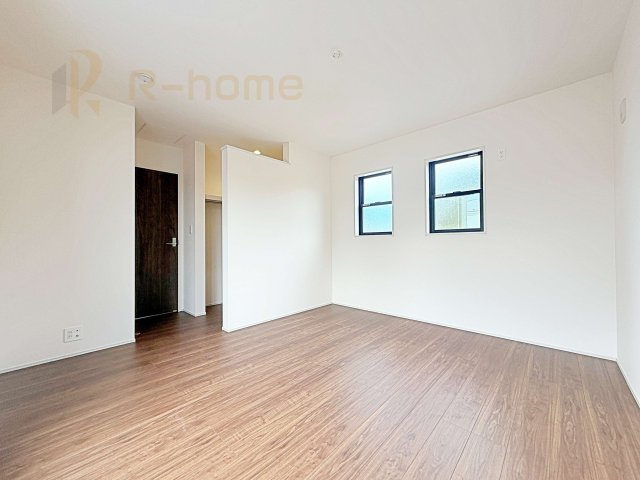 第1常総市向石下　新築戸建て　1号棟の洋室|収納便利なウォークインクローゼット付きの洋室♪
明るく風通しの良いお部屋です♪
