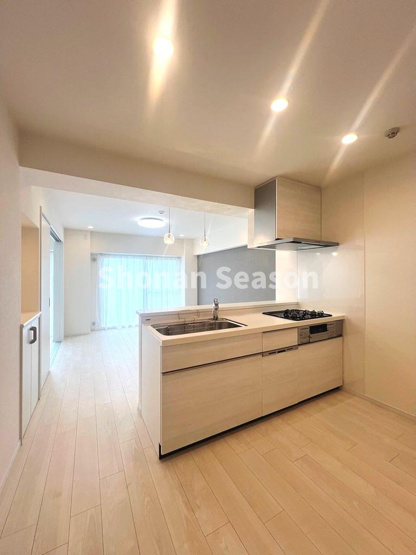 【外観】 | 気持ち良い新生活がお迎えできる、リノベマンション（R7.8月上旬）
小・中学校近く、スーパー・コンビニ（徒歩３分）利便性高いロケーションにございます♪