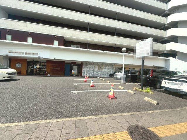 ヤシマ半田駅前ビルの駐車場