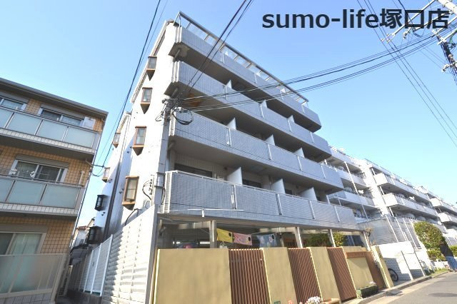 クレストJ塚口の外観